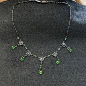 Antique style drop choker necklace